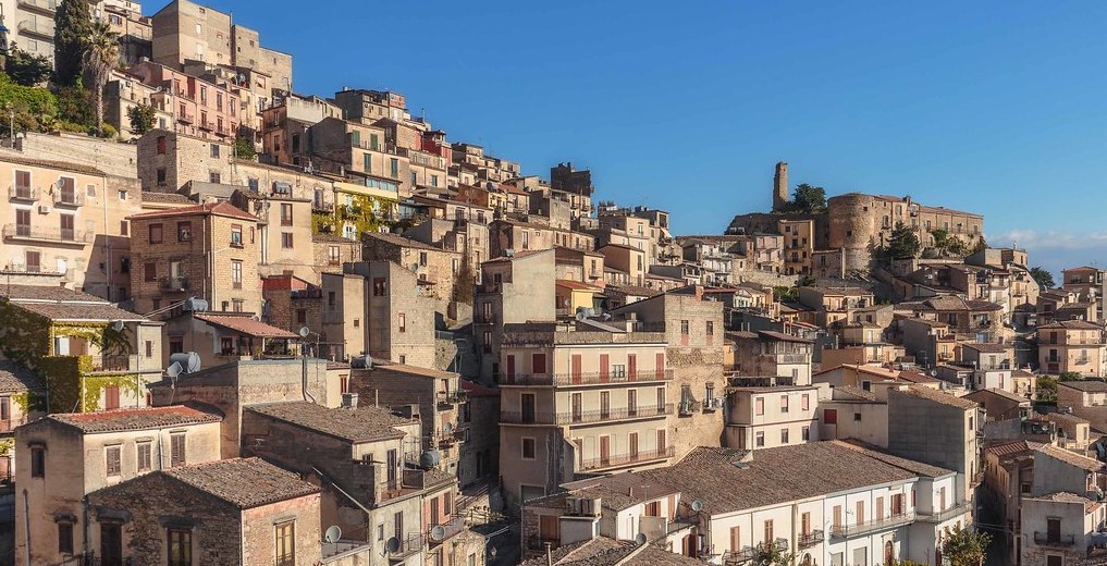 View Caprarica Di Lecce 1 Euro House Images